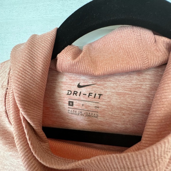 Nike Running Dri Fit Hooded long sleeve with thumbholes - Picture 4 of 9